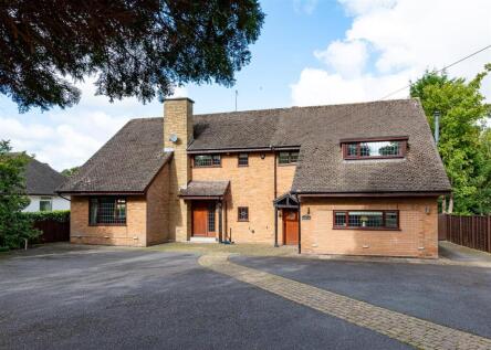 Summer Leys, Strawmoor Lane, Oaken, Wolverhampton, WV8 2HY