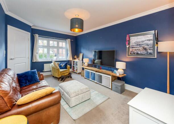 29 Bluebell Way-lounge2.jpg