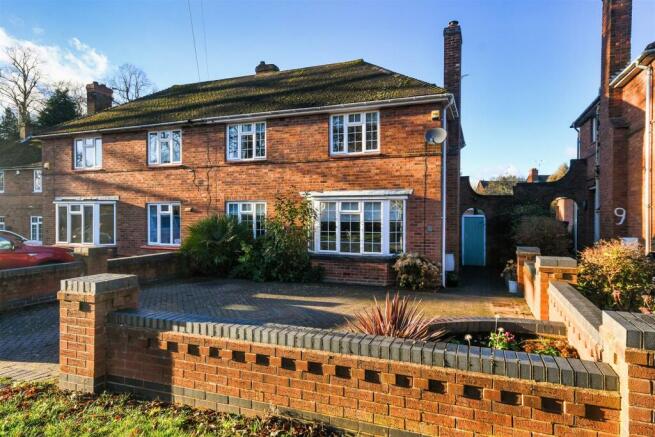 7 Woodhouse Road - Front.jpg