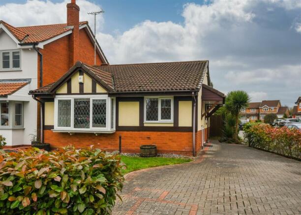 1 Oatlands Way - Front.jpg