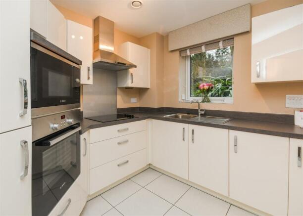 14 Thorneycroft - Kitchen.jpg