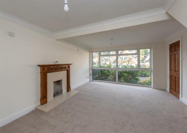 50 Bramstead Avenue-lounge2 JAN24.jpg