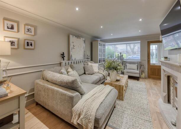 3 Ashley Gardens-lounge1.jpg