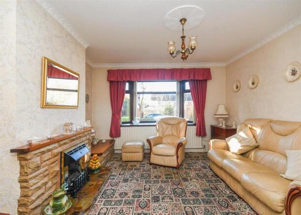 7 Yew Tree Road - Living Room.jpg