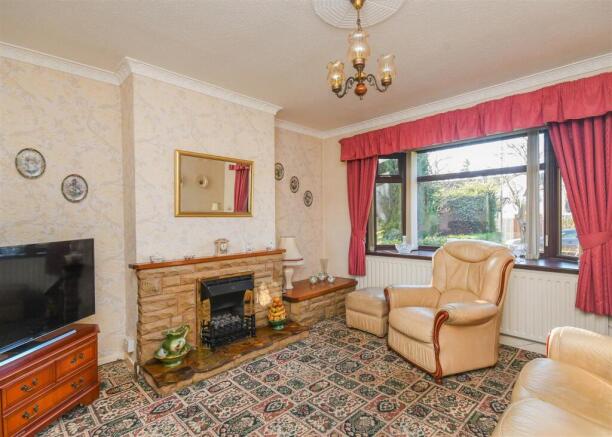 7 Yew Tree Road - Living Room (2).jpg