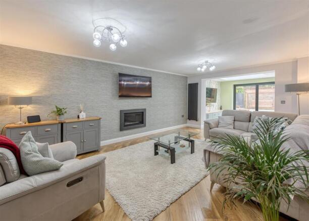 9 Henry Fowler Drive-lounge.jpg