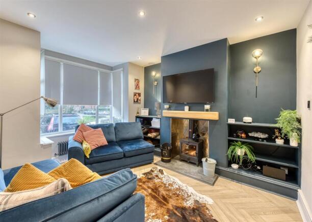 75 Wood Road-living1.jpg