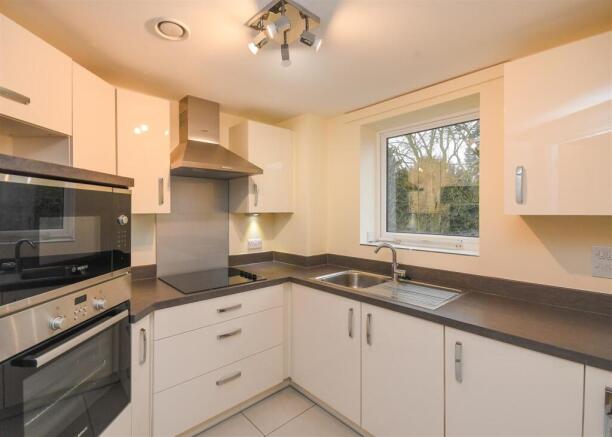 54 Thorneycroft - Kitchen.jpg