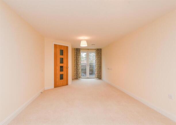 54 Thorneycroft - Lounge Dining Room.jpg