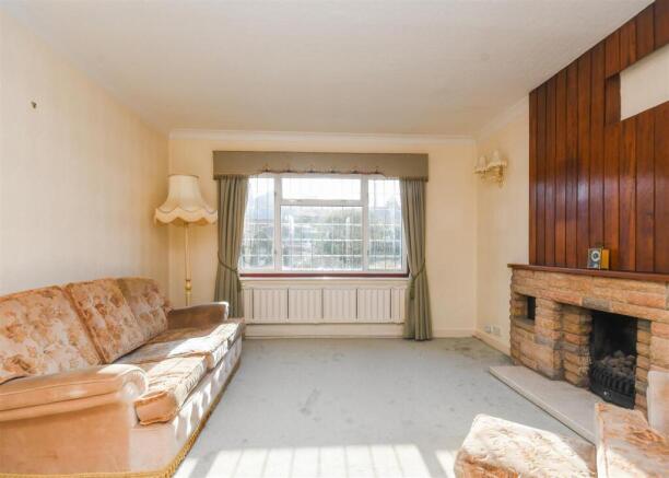 10 Farm Road - Lounge.jpg