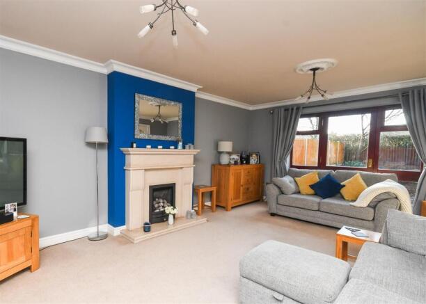 25 Old Farm Drive - Lounge.jpg