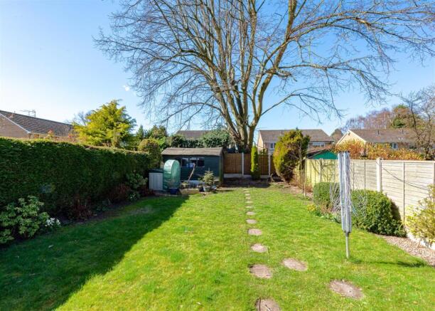 16 Clive Road-garden2 MAR25.jpg