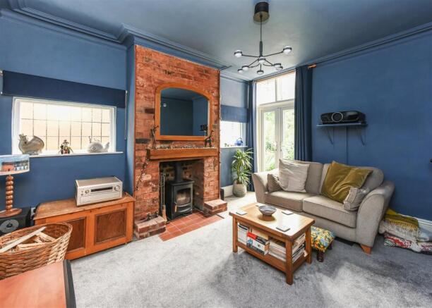 53 Finchfield Road-May25-Sitting room.jpg