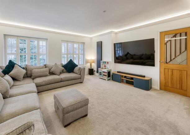 89 Redhouse Road-lounge1.jpg