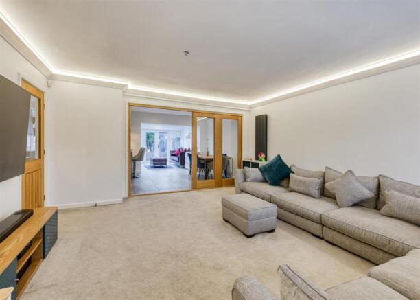 89 Redhouse Road-lounge2.jpg