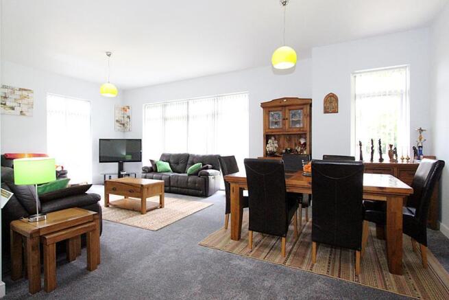 14 danescourt manor lr4..jpg