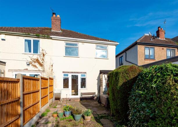 28 Hall End Lane-garden3.jpg