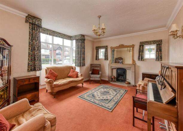 38 Meadow Road-lounge.jpg