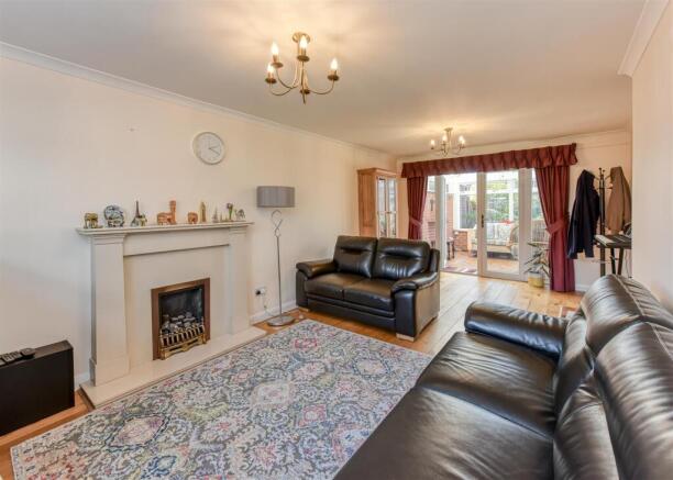 55 Woodcote Road-lounge1.jpg