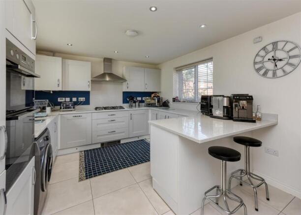 45 Sandy Lane-kitchen2.jpg