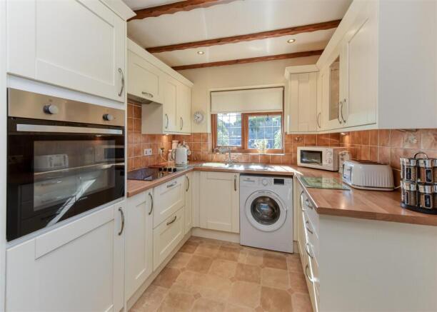 5 Old Farm Meadow-kitchen.jpg