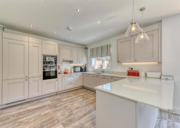 30 Anvil Close-kitchen2.jpg