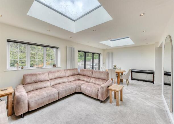 224 Castlecroft Road-sitting2.jpg