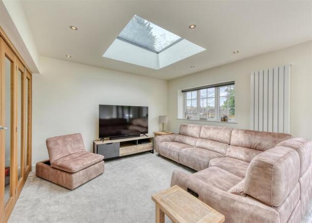 224 Castlecroft Road-sitting1.jpg