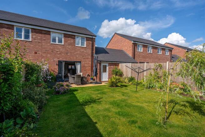 6 Crossfield Crescent (7).jpg