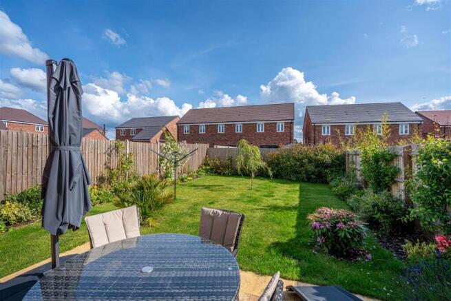 6 Crossfield Crescent (1).jpg