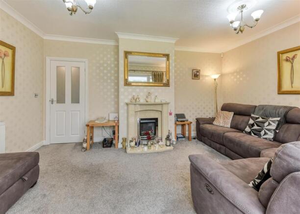 135 Yew Tree Lane-lounge2.jpg