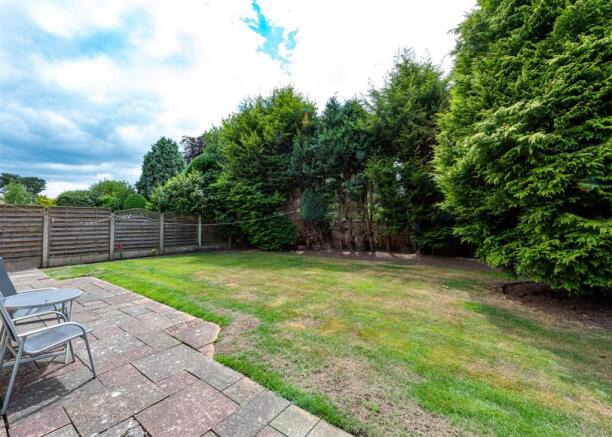 1 Saxon Court-garden1.jpg