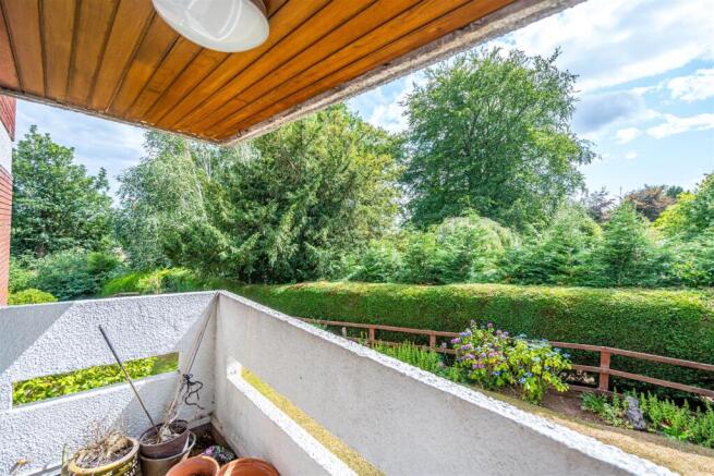 6 Eynsham Court (24).jpg