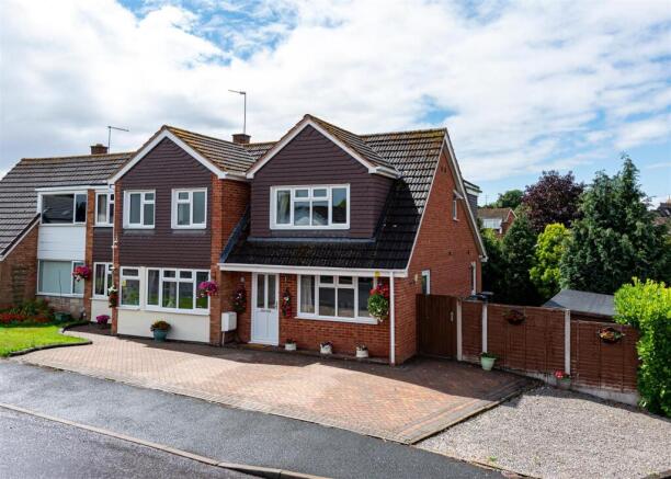 8 Barrington Close-externals-6.jpg