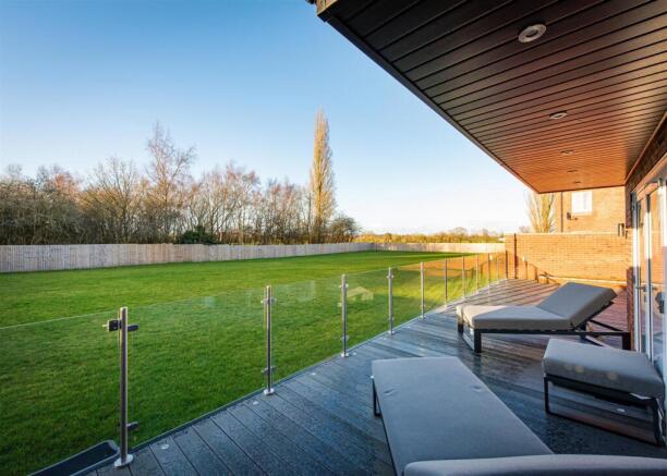 37 Deaconsfield-gdn2.jpg