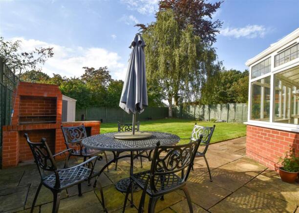 18 Corfton Drive - Garden.jpg