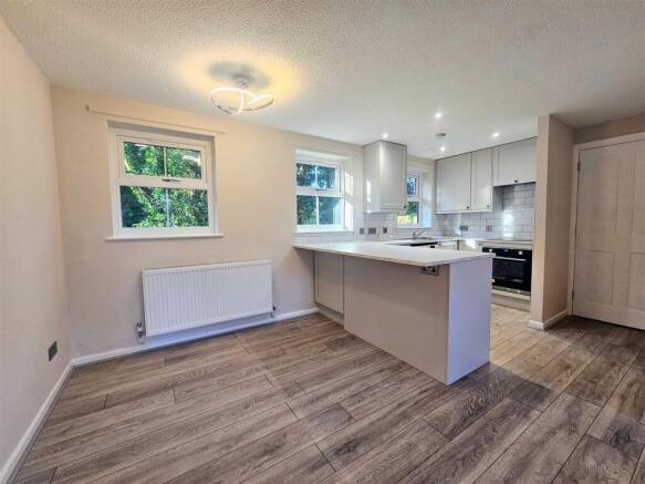 Meadow Brook Close 3