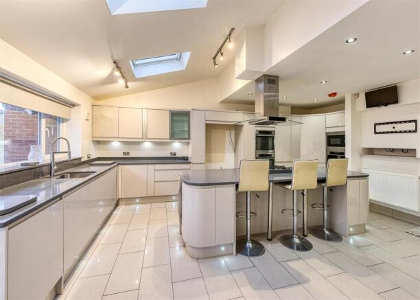 1 Manor Road-Kitchen.jpg