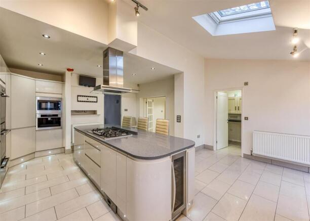 1 Manor Road-Kitchen (2).jpg