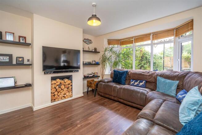 6 Palmers Way (4).jpg