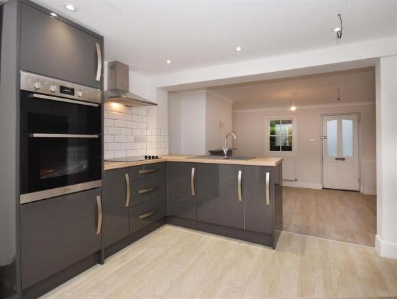 24 Hollybush-Main kitchen.jpg