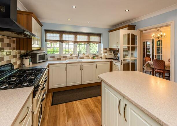 12 Keepers Lane-kitchen2.jpg