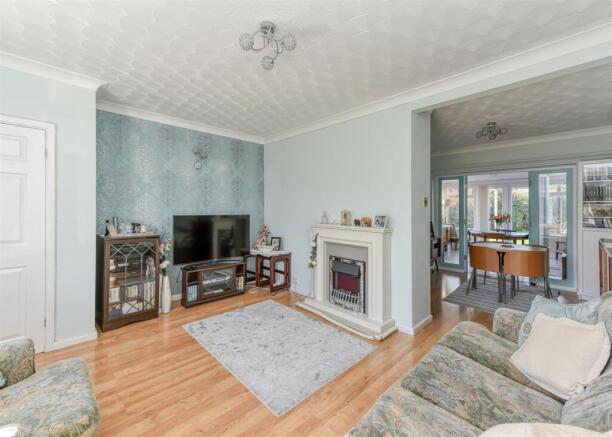 21a Bilbrook Road-lounge2.jpg
