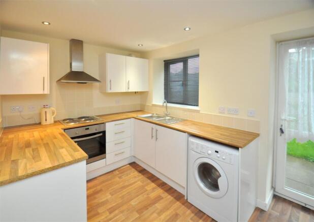 6 Wessex Road kitchen.jpg