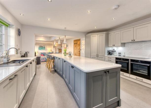 Midway House-kitchen2.jpg
