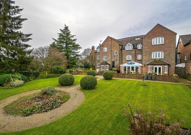 5 Westgate Lawns-1.jpg
