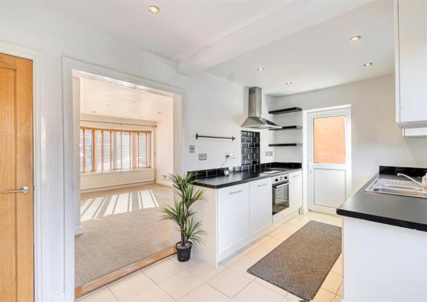 56 Queensway Drive-03.jpg