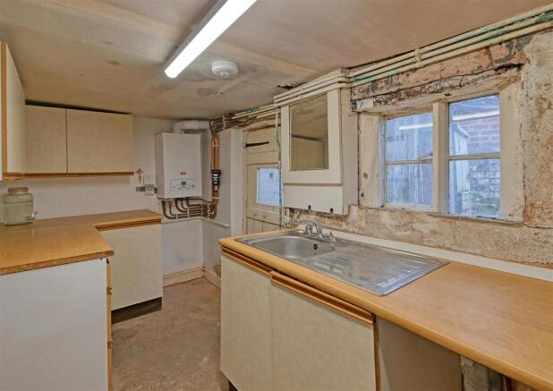 16 St Leonards Close-7.jpg