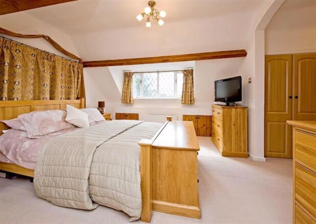 5 Bedroom Detached House For Sale In White Hayes Cottage Shaw