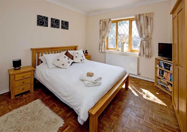 5 Bedroom Detached House For Sale In White Hayes Cottage Shaw